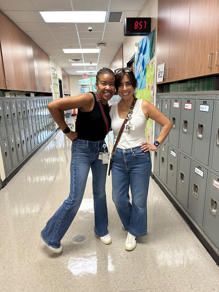 Our fabulous admin twinning!
#TeamPlanoISD
#MendenhallElementary
#FieldGoalFriday