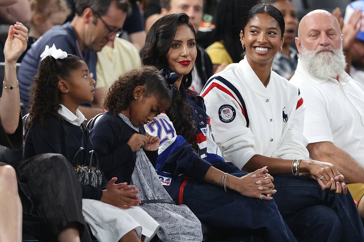 TheDunkCentral's tweet photo. The Bryant Family ❤️ https://t.co/FDZxNFZfuM