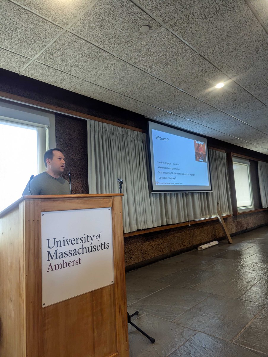 RLBRew_RLC's tweet image. Yonatan's @ybisk talk on Language+Embodied AI happening right now!