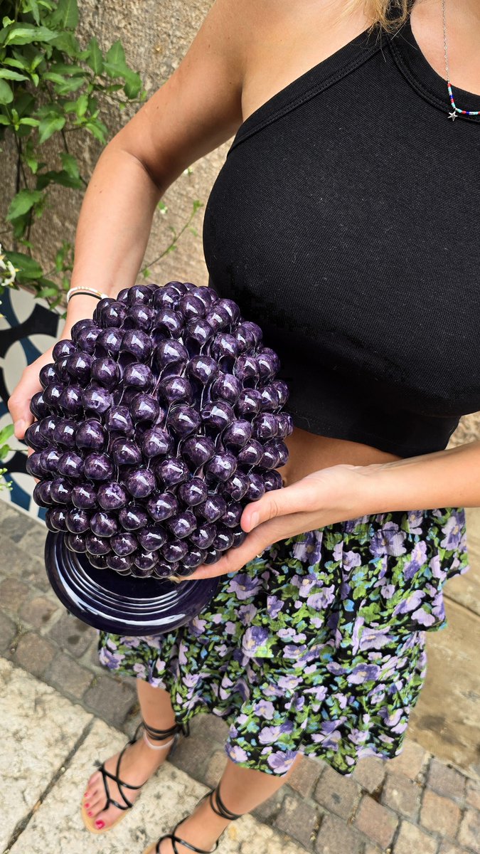Benedetti1957's tweet photo. 🍇 Purple pinecone 🍇
Hand-pointed sculpted in Sicily with artistic glazed in deep purple.

- - -

🍇 Pigna viola 🍇
Scolpita punto a punto a mano in Sicilia con smaltatura artistica stonalizzata profondo viola. https://t.co/UHA9tZWSyw