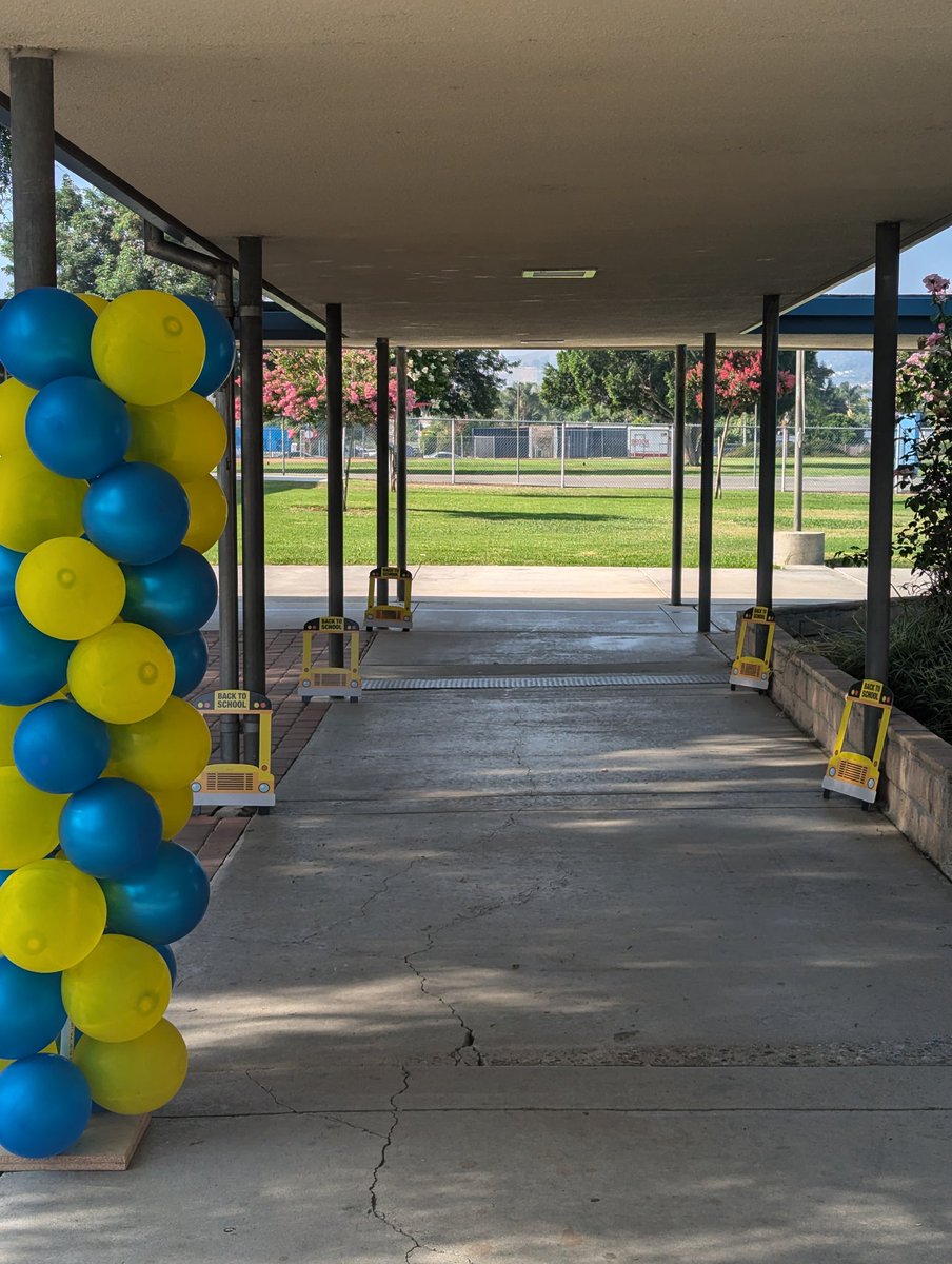 vsalasmath's tweet photo. Welcome New Knights! TK/K orientation on its way. #HONORtheCode @NorthamPride @RowlandSchools #WeAreRUSD https://t.co/tUsMVJNyZb