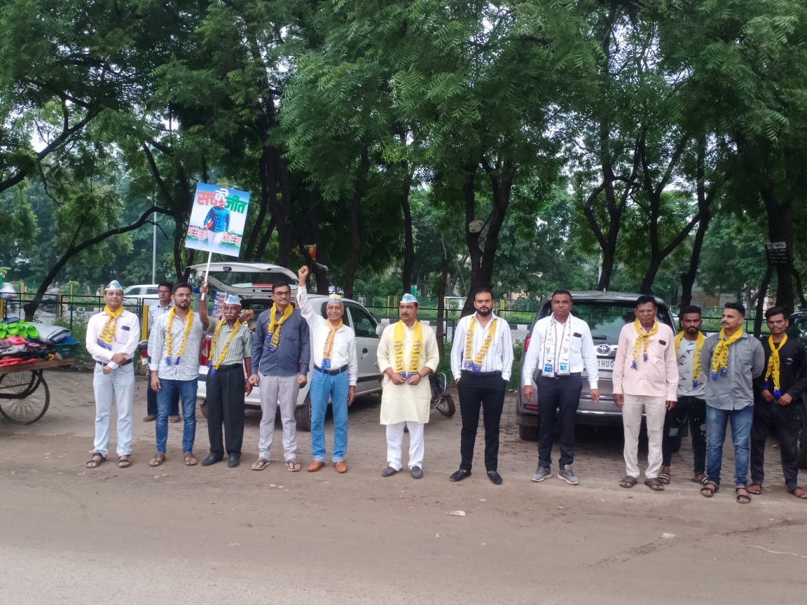 *ગાંધીનગર આમ આદમી પાર્ટી ની ટીમ દ્વારા   શિક્ષણમાં ક્રાંતિ લાવનાર એવા દિલ્હીના શિક્ષણ મંત્રી મનીષી સિસોદિયા જી ની જેલ મુક્તિ થઈ છે તે ખુશીમાં મોડું મીઠું કરવામાં આવ્યું હતું*