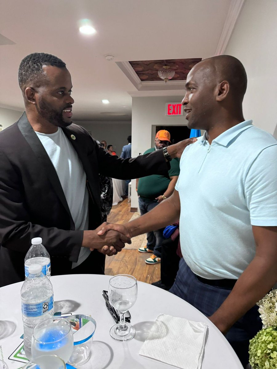 ExportStLucia's tweet image. Incredible night of networking at our Business Mixer in NYC! Grateful to the Consulate of Saint Lucia and the Saint Lucia House Foundation for the collaboration. Great to connect with our diaspora! #ExportSaintLucia #BusinessMixer