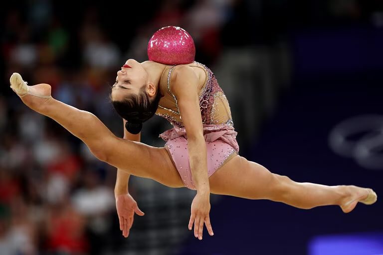 lucianonobili's tweet photo. Nella storia!
Sofia Raffaelli medaglia di bronzo.
La prima di sempre per la ginnastica ritmica individuale italiana.
Semplicemente meravigliosa! https://t.co/E64BcjqXWZ