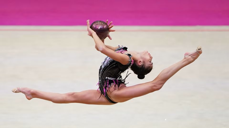 lucianonobili's tweet photo. Nella storia!
Sofia Raffaelli medaglia di bronzo.
La prima di sempre per la ginnastica ritmica individuale italiana.
Semplicemente meravigliosa! https://t.co/E64BcjqXWZ