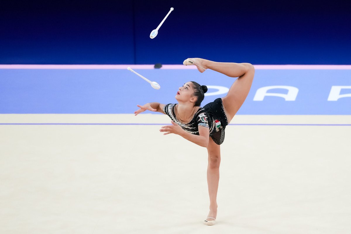 lucianonobili's tweet photo. Nella storia!
Sofia Raffaelli medaglia di bronzo.
La prima di sempre per la ginnastica ritmica individuale italiana.
Semplicemente meravigliosa! https://t.co/E64BcjqXWZ