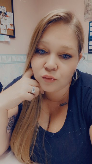 Having a weird day 😕 Say something nice if you want https://t.co/2EcQGTmKEe