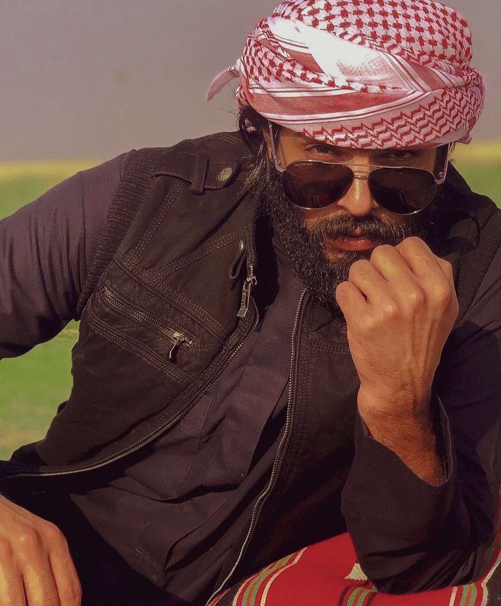 r_iv09's tweet photo. احب اشارك وياكم اشخاص غريبه من تويتر 
لرجال هذا بزعني سوالفه كلها جذب وبالمكلوبي 😂 ويدز صور من النت وهو شخصيه قويه بالمجتمع وكذا 
هنا صورتين من لحفظتهم لباقي لو شوفون تخربون ضحك 😂😂😂😂😂😂 https://t.co/T3o4vSzg0m