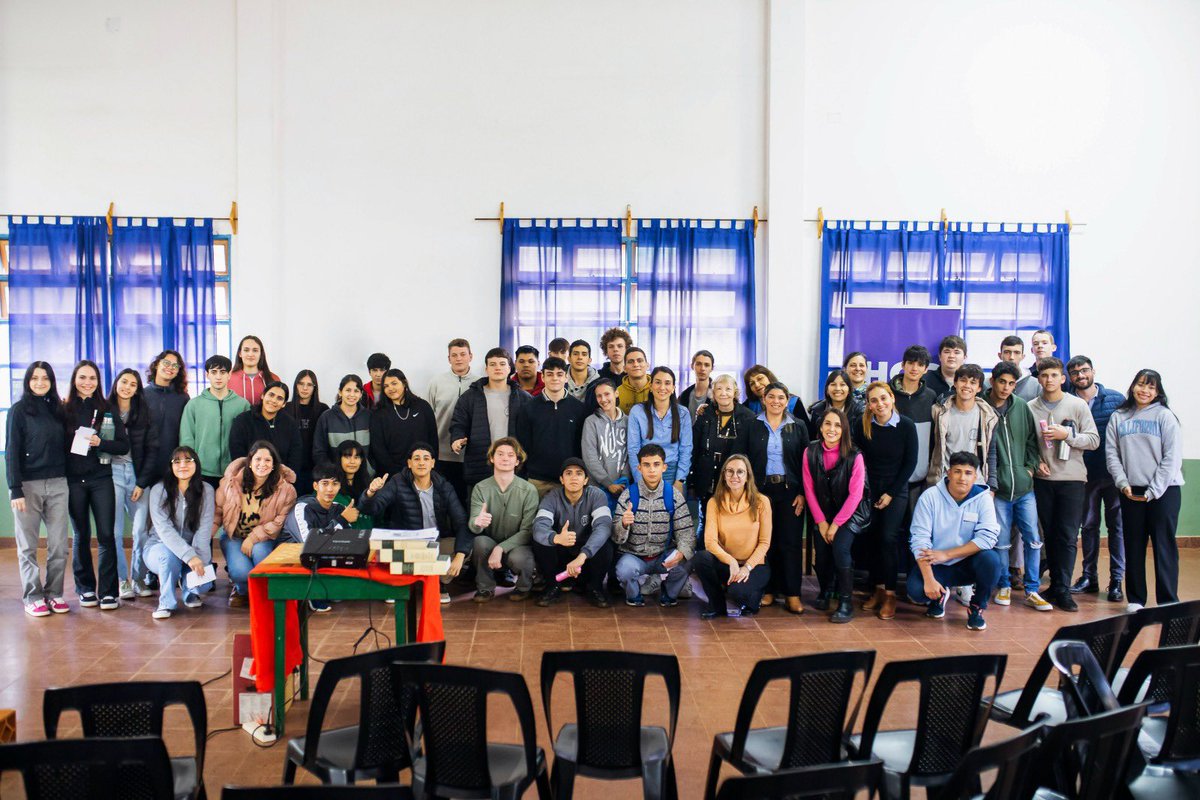 El Concejo en tu escuela 🏛️

Visitamos la Epet Nº 11, para acercar el Concejo y Digesto a los jóvenes de 5to y 6to año, en una jornada de exposición, aprendizaje e intercambio 🔃

✅Es fundamental espacios de participación ciudadana, donde los jóvenes sean protagonistas