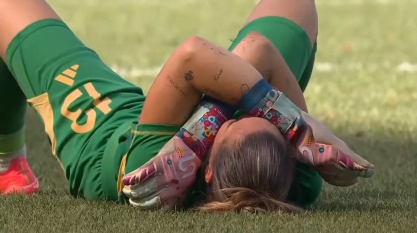 IT’S NOT OVER ❌

→ Generacion dorada? 🥇 more like generación llorona 😭🇪🇦
→ Catastrophic Coll: pidió jogo bonito y le dejaron el bocho rotito ✍️🤣
→ Aitana llorotí: AY es que sin CGH no puedo 😭
→ Fue una partida de ajedrez  🧠♟️ perdieron porque arrancaron sin la reina 👸