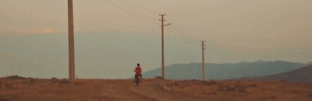 nurullah genç'in;
'ne yaparsam yapayım, sonunda içimle baş başa kalıyorum ve bir derin hüzün gelip kaplıyor içimi. benim yurdum içimde galiba.' dediği yerdeyim..