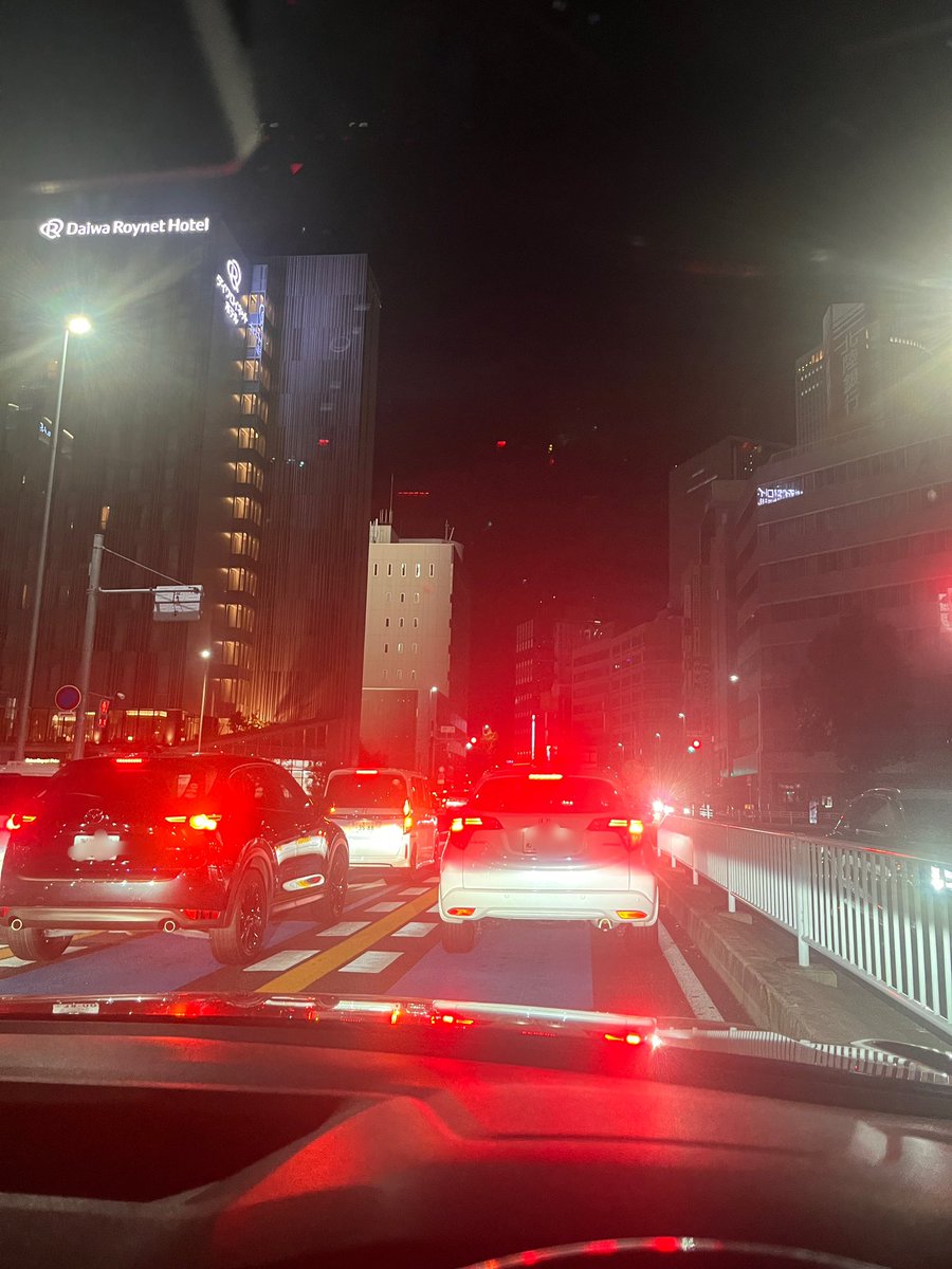 名古屋駅周辺渋滞半端なかった。
深夜1時