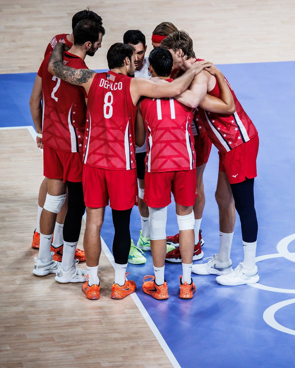 volleyballworld's tweet photo. TEAM USA 🇺🇸: 2024 OLYMPIC BRONZE MEDALISTS 🥉.

The 🇺🇸 men’s volleyball team now have a total of 6 Olympic medals 3 🥇 and 3 🥉. CONGRATULATIONS USA 🇺🇸!

🛍️ Buy your Olympic #volleyball      : https://t.co/ka1N7n0EiH.  

🥳 #Paris2024 @Paris2024 https://t.co/M9C6RUIRT0