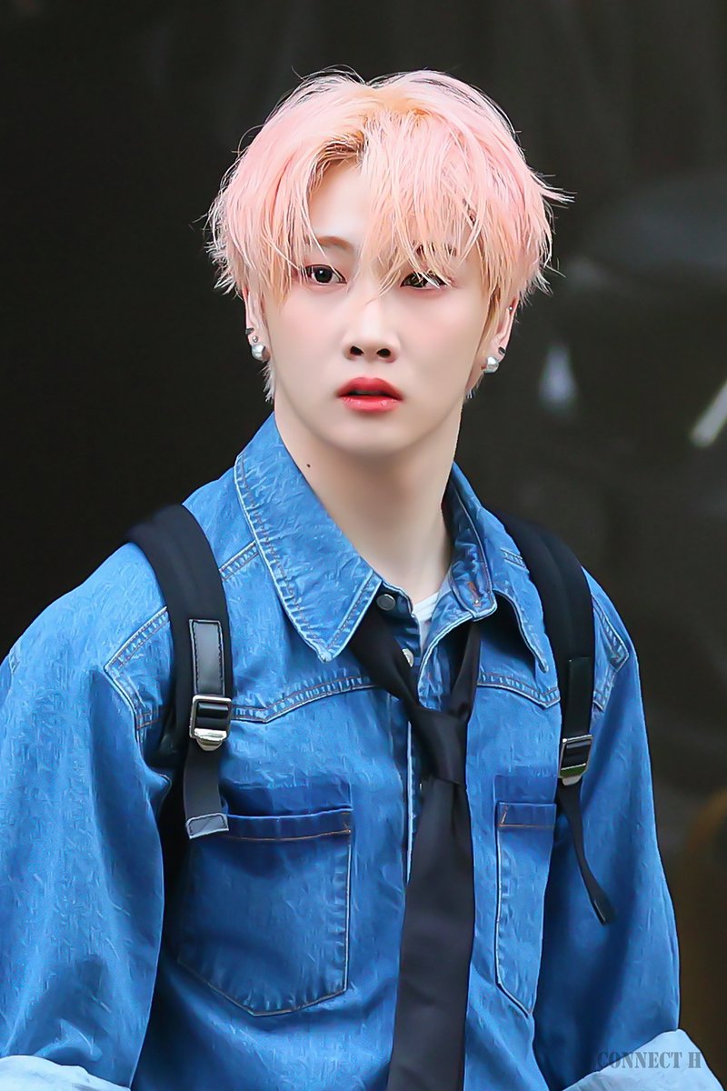 CONNECTH0810's tweet photo. 230526

#HAPPYHOYOUNGDAY
#호영배존재만으로행복810배
#여름빛_찬란한_호영데이
#호영 #배호영 #HOYOUNG #베리베리 #VERIVERY #VRVR
@by_verivery https://t.co/41ovxzavCx