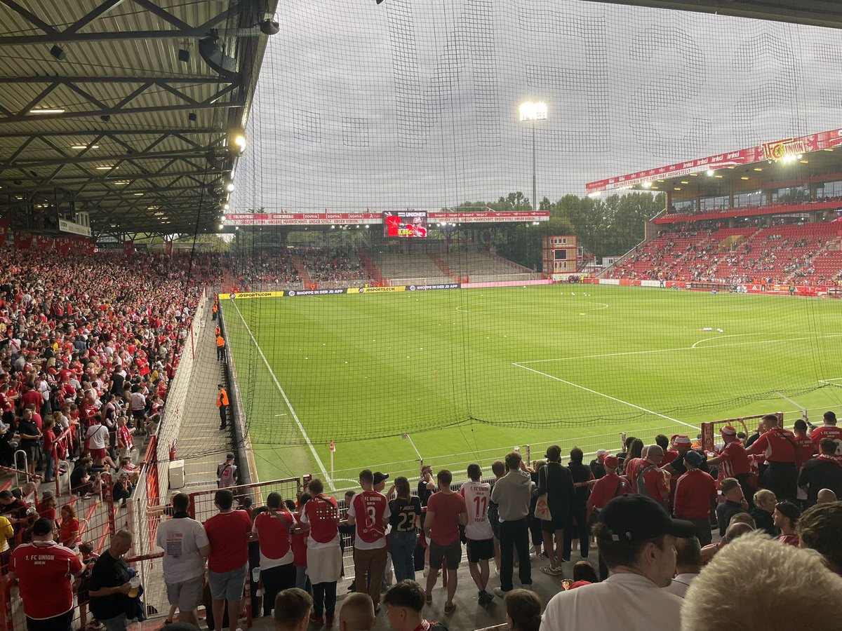 Bosso73's tweet photo. Te lang niet geweest maar het seizoen staat weer op punt van beginnen. 
Nu nog even freewheelen met Real Sociedad. Goed om weer vrienden te ontmoeten. 

Let’s go! https://t.co/QUwhGYhCYE