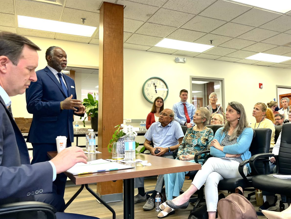 Thank you to everyone who attended the
roundtable forum on homelessness and housing hosted
by the Northwest CT Chamber of Commerce. The
packed forum was attended by many residents,
chamber members, and local and state leaders.