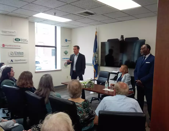 NWCTChamber's tweet photo. Thank you to everyone who attended the
roundtable forum on homelessness and housing hosted
by the Northwest CT Chamber of Commerce. The
packed forum was attended by many residents,
chamber members, and local and state leaders. https://t.co/nISnpQjtqr