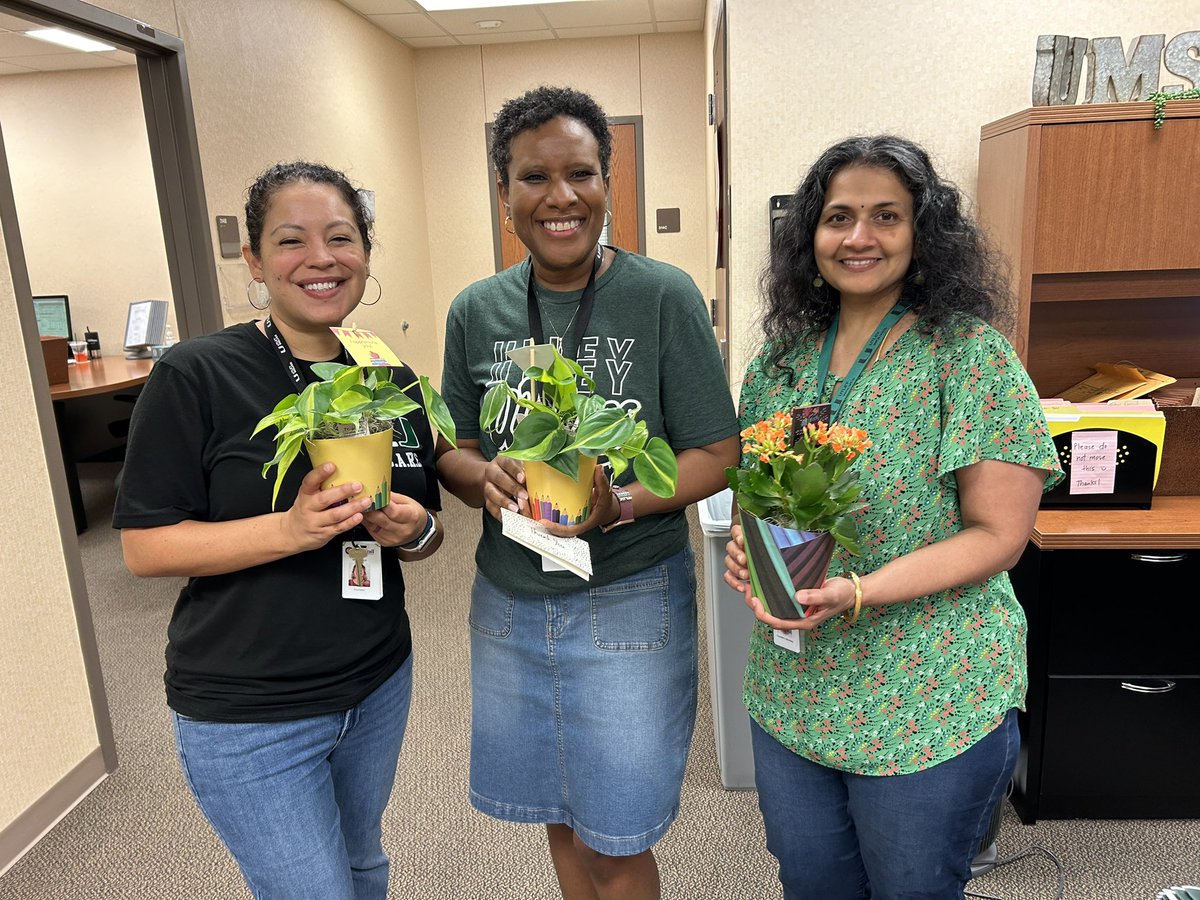 aimes2020's tweet photo. Shout out to the BEST counselor office staff π
#UtleyWolves2425
@utleywolves https://t.co/nsPLjLAwNQ