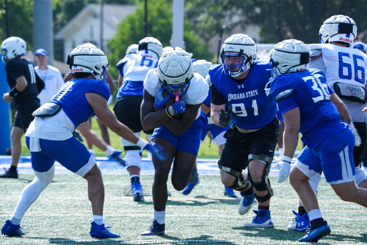 IndStFB's tweet photo. Eyes on the ball. Protect the ball.

Friday's practice session is in the 📚

#MarchOn | #LeaveNoDoubt https://t.co/gDpHWYmkC3