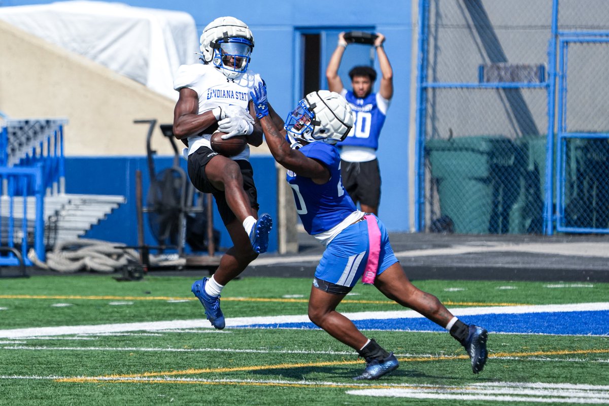 IndStFB's tweet photo. Eyes on the ball. Protect the ball.

Friday's practice session is in the 📚

#MarchOn | #LeaveNoDoubt https://t.co/gDpHWYmkC3