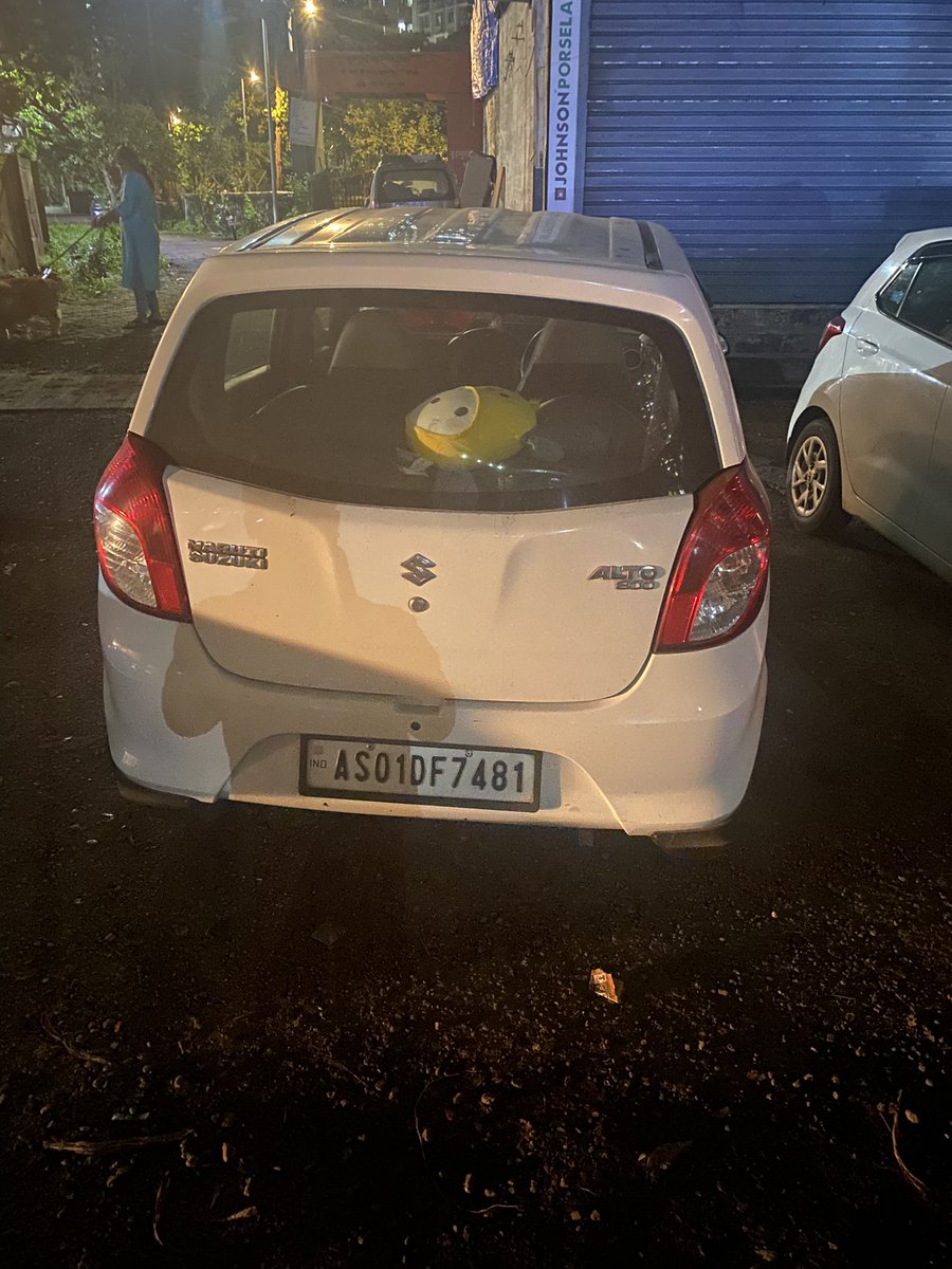 Harshal_x32's tweet photo. Hi @MTPHereToHelp, vehicle parked illegally blocking access to interior road. Please take action! Vehicle number- AS01DF7481 https://t.co/KgowyAbQLZ