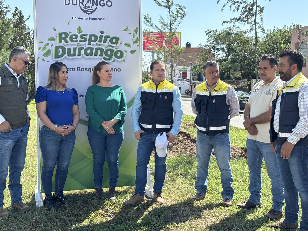 Isabel_Onti_'s tweet photo. Hoy asistí a la creación de un nuevo Microbosque en nuestro municipio. El Gobierno del Alcalde @josejoseantonio impulsa los espacios verdes para un futuro más sostenible #Microbosques #EspaciosVerdes #Sostenibilidad 🌳✅ https://t.co/7QWfitrkXP