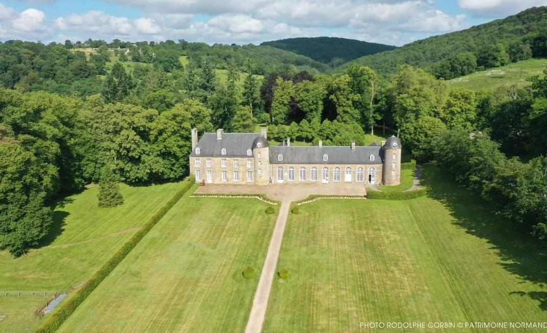 Le domaine de Pontécoulant à découvrir dans le dernier numéro de Patrimoine Normand. Plus d'informations : patrimoine-normand.com/article-151736…
#suissenormande #chateaudepontecoulant