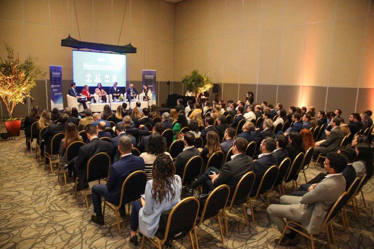 cpa_ferrere's tweet photo. #PARAGUAY
Realizamos el conversatorio “Paraguay: el hito de grado de inversión”, con un panel integrado por @liacaba, @stellaguillenpy, Per Olofsson y @AlfonsoCapurro, la moderación de @c_vasconsellos, @Veroflm y la presentación de Carlos Codas.

👉 https://t.co/Ia35cPq3Y9 https://t.co/BYeiCTRtmF