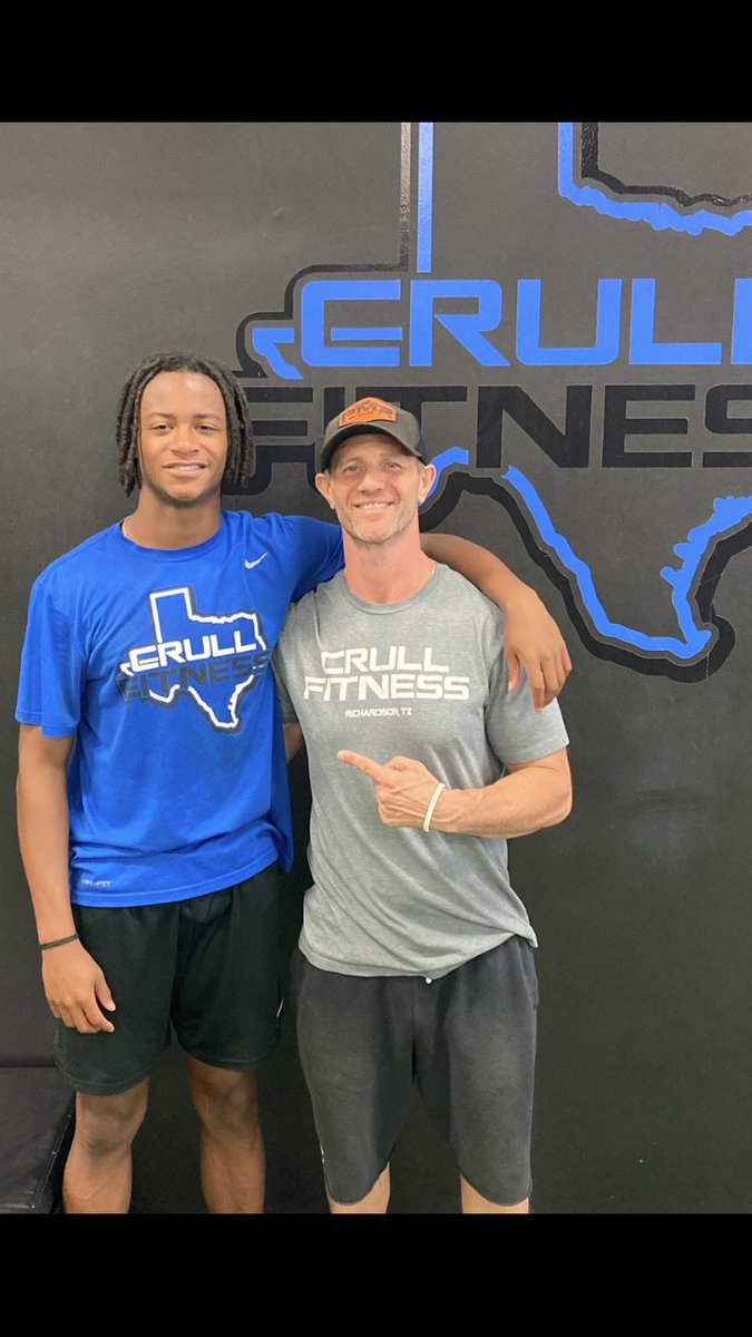 NateDaug's tweet photo. Another one off to college..! I’m really gonna miss this guy tho! It’s been a great year &amp; a pleasure to have worked with you. Stay driven &amp; achieve greatness on &amp; off the track! Don’t forget to save me a ticket for the Olympics when they’re in LA… #dawg @MrCameronMiller https://t.co/r5w7SXPdXS