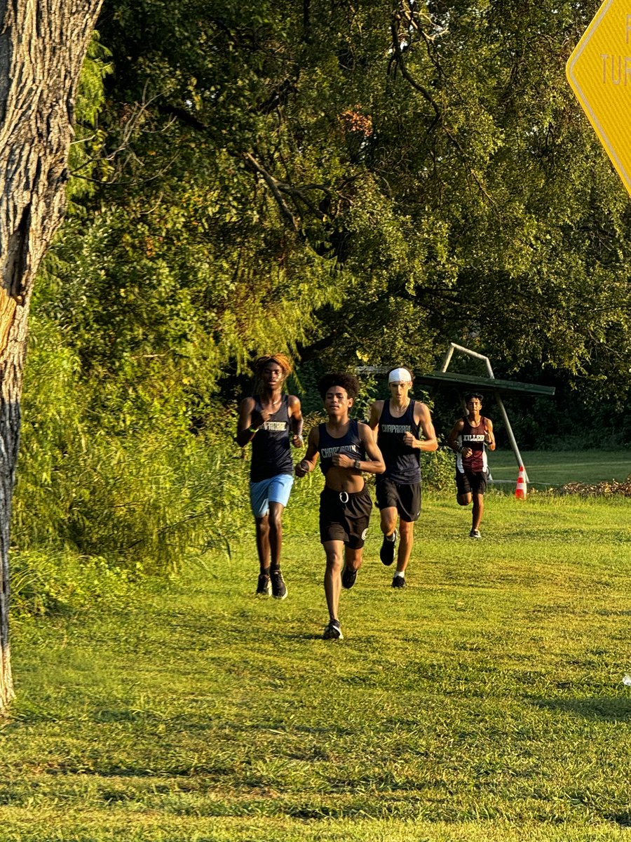 ChapCatXC's tweet photo. We got in some great work this morning at Long Branch Park! Shoutout to Killeen High and Shoemaker Cross Country for coming out and helping us compete. One week until our first race 🏃🏽‍♂️🏃🏽‍♀️

#BobcatPRIDE #SicEmCats #MaxEffort @KilleenISD_ @l4for4 @coachmac505 @ChapHSBobcats https://t.co/fyJWFeu4dZ