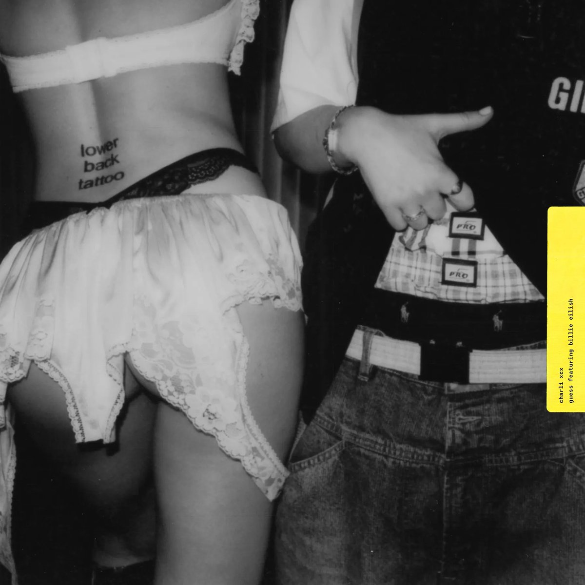 eilishchart's tweet image. .@BillieEilish’s "Guess" marks her 1st non-soundtrack song to go #1 in the UK (3rd overall)!