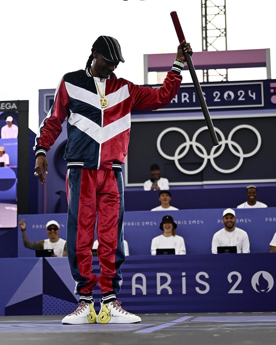 RapMais's tweet photo. 🚨A estreia do breaking nos Jogos de Paris aconteceu hoje, marcando um momento histórico para o Hip-Hop

Com a abertura de Snoop Dogg, o breaking faz sua entrada oficial nos Jogos Olímpicos, porém, nenhum atleta brasileiro conseguiu classificação para competir em Paris. https://t.co/omzfD8XLQb