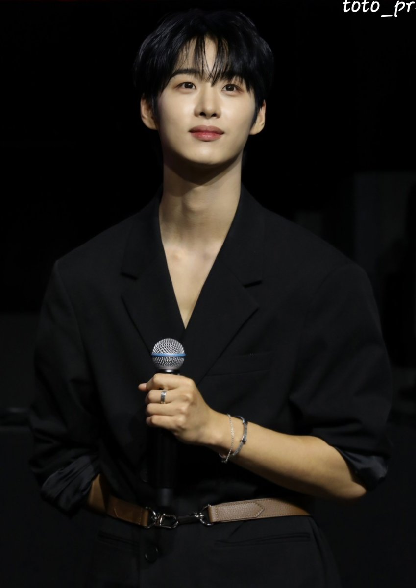 현아 오늘 만나서 너무 반가웠어!
나는 언제나 현이가 선택한 길을 응원하고 지지해!
오랫만에 현이도 만나고 좋아하는 지인들 만나서 행복한 하루였네.잘자~~♡♡♡
#박현 #현 #hyun