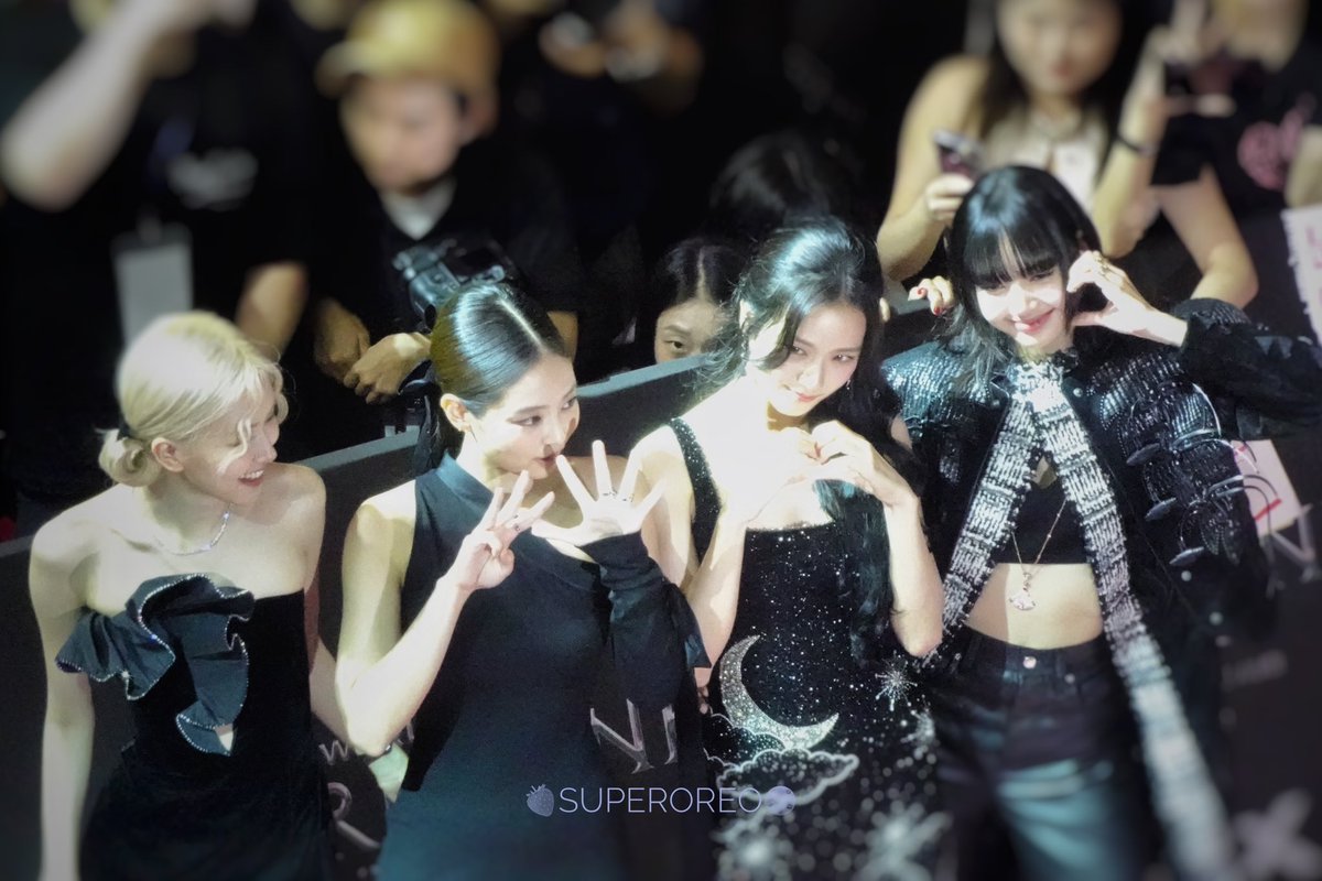SuperOreOo_'s tweet photo. 240809 PINK CARPET

BLACKPINK 4EVER🖤💖
@BLACKPINK 

#BLACKPIN #블랙핑크
#8YearsWithBLACKPINK 
#영원히_핑크빛일_블랙핑크_팔주년 https://t.co/ef5PMihdAB