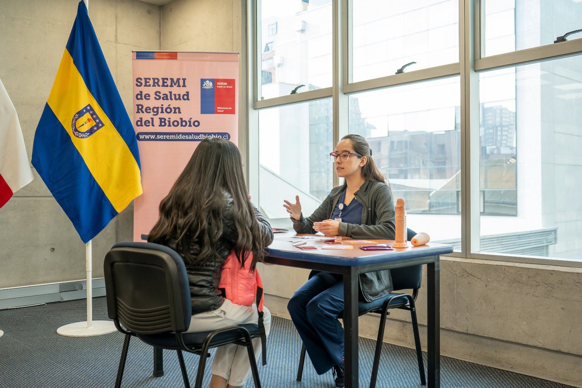 seremisalud8's tweet photo. 🎯 Realizamos la Feria Comunitaria junto a @InjuvBio_Bio para sensibilizar a adolescentes sobre la importancia de un estilo de vida saludable. En el marco del Día Mundial de la Juventud, también nos acompañó la @UNABCONCEPCION 🫰🏽. https://t.co/o9JoHUWlh4