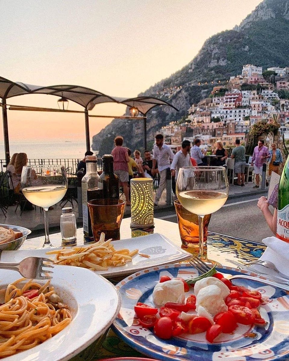 Diorgirlx's tweet photo. manifesting italy in pretty sun dresses with the love of my life 🇮🇹👩‍❤️‍👨 https://t.co/EXwnnAglr2