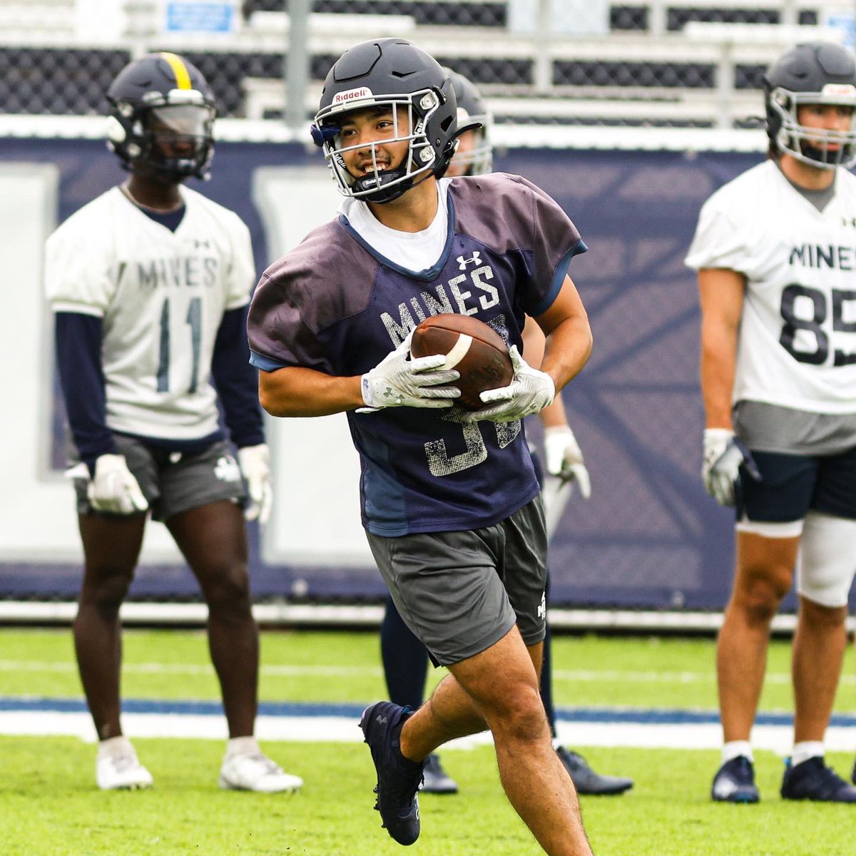 MinesFootball's tweet photo. Day 1 ✅

#HelluvaEngineer⚒ https://t.co/zJeB8f6bvx