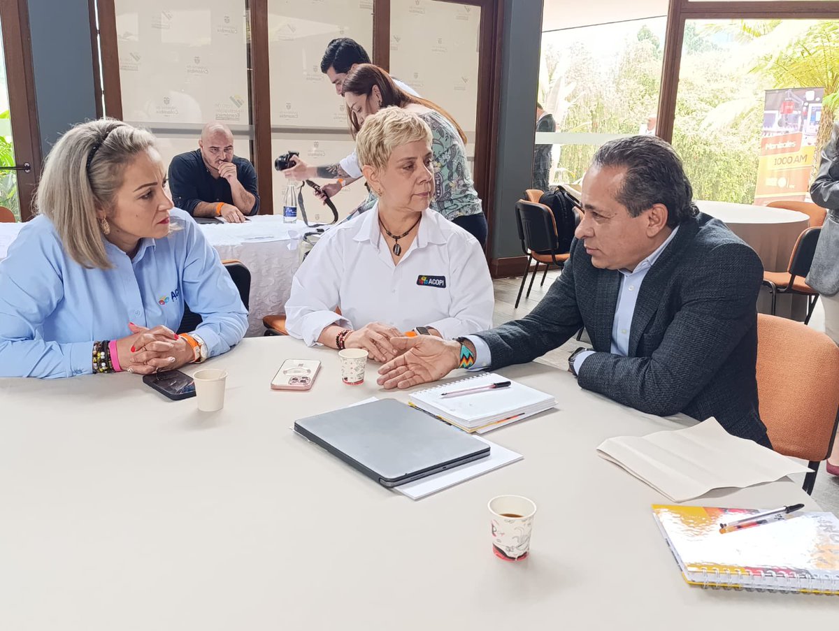 ACOPIAntioquia's tweet photo. Nuestra presidenta de Junta nacional, María Elena Ospina, representa al sector #MyPime en Foro de #ReactivaciónEconómica que el Gobierno Nacional realiza en #Manizales. Los micro, pequeños y medianos empresarios estamos listos para trabajar por el desarrollo económico del País. https://t.co/6e8Gj5WH9Q