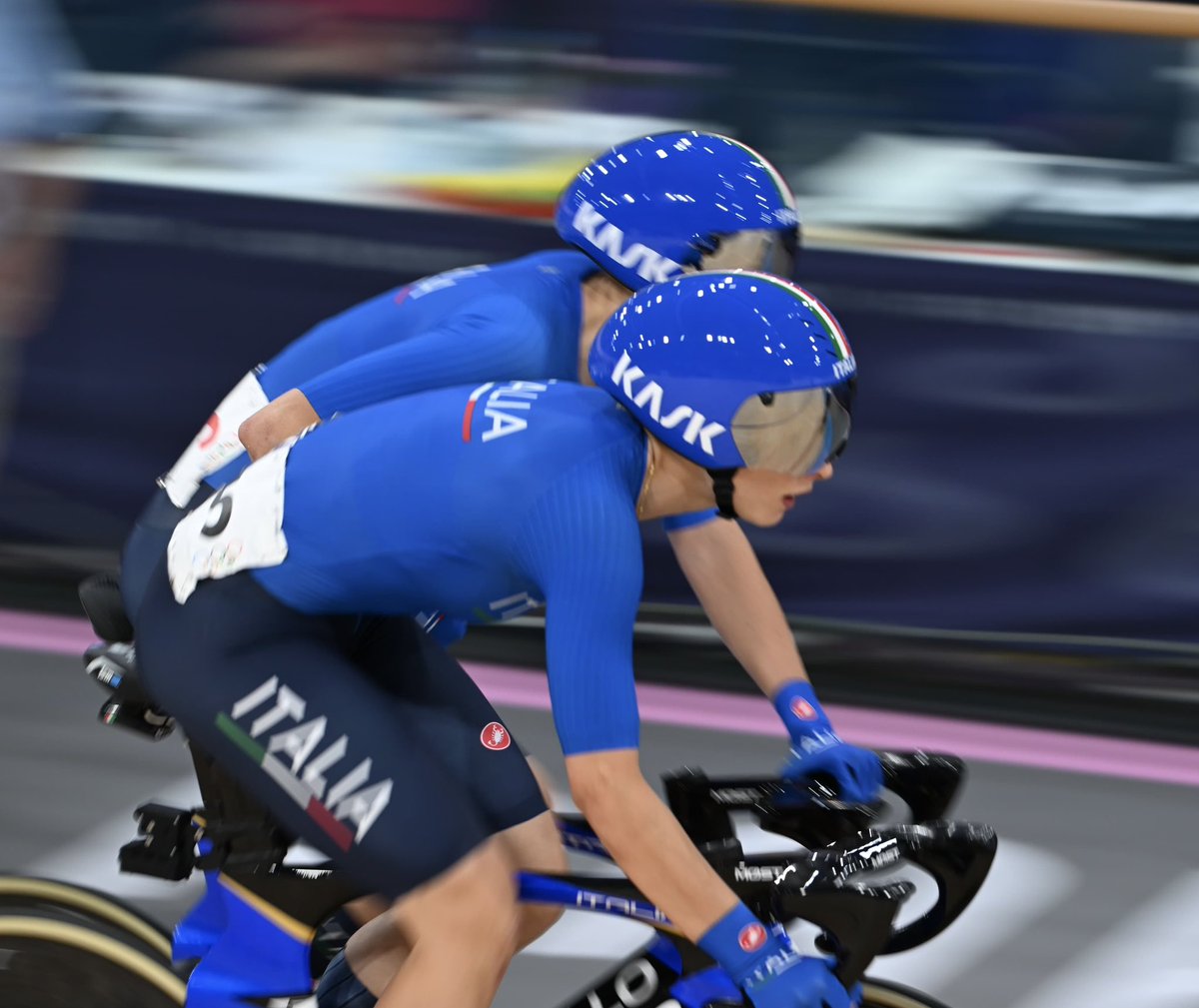 Chiara Consonni e Vittoria Guazzini, due frecce al velodromo: medaglia d’oro per l’Italia nella madison di ciclismo su pista 🥇

📸 Antonio Fraioli CONI

#Paris2024 <a href="/Paris2024/">Paris 2024</a> <a href="/Federciclismo/">F.C.I.</a> #ciclismo