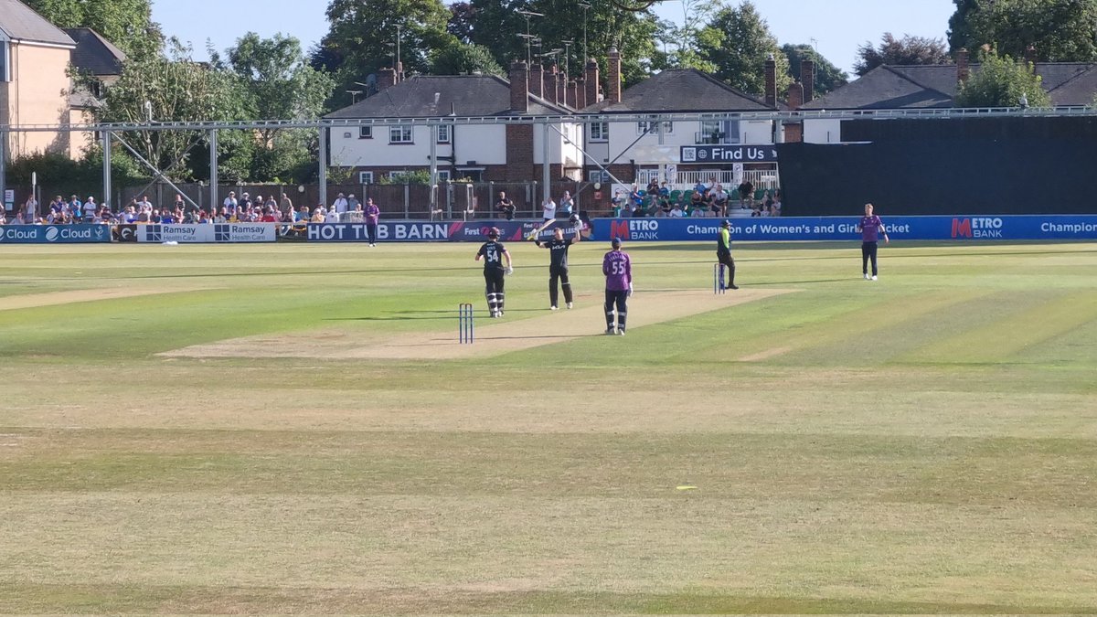 pd_j2's tweet image. Magnificent 💯 by Josh Blake and a top innings by Ollie Sykes taking @surreycricket from 151/4 to 306/4 🏏