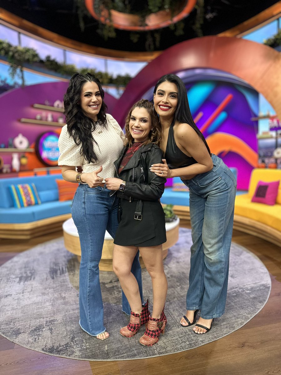 VengaLaAlegria's tweet image. Hombres y mujeres se están enfrentando en el #RetoViral de este día. ¿A qué equipo apoyas? 🤩✨🙌🏻🕺🏻💃🏻 #VLA #EnViernesPropongo