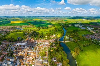 The Oxfordshire Councils Charter, aimed at improving local democracy, is the first in the country to include all three tiers of #localgov, says leader of <a href="/OxfordshireCC/">Oxfordshire County Council</a>  Cllr Liz Leffman

 themj.co.uk/charter-oxford… via <a href="/themjcouk/">The MJ</a>