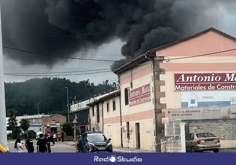 🚨 𝐀𝐯𝐢𝐬𝐨 𝐢𝐦𝐩𝐨𝐫𝐭𝐚𝐧𝐭𝐞 para los vecinos de Campuzano, Barrio Covadonga y Nueva ciudad.

❗️ El humo emitido en el incendio en el bazar Siglo es 𝐭𝐨́𝐱𝐢𝐜𝐨.

ℹ️ El Ayuntamiento recomienda cerrar las ventanas de las viviendas y evitar salir a la calle.