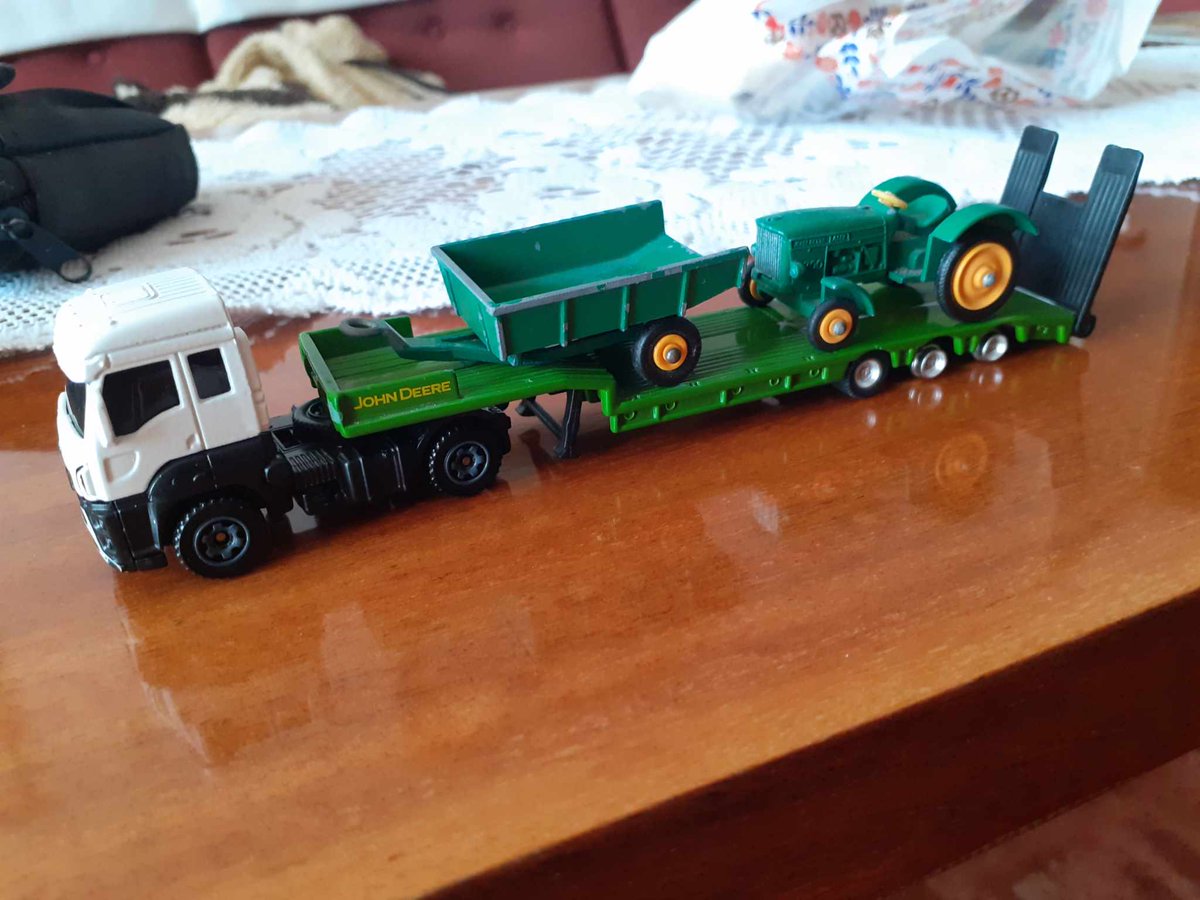 1992Matchbox's tweet photo. Ford #Matchbox Truck and Transporter Trailer #Siku #tractor #JohnDeere #ClassicMatchbox #diecast #truck #transporter https://t.co/KfZDPVF8i0