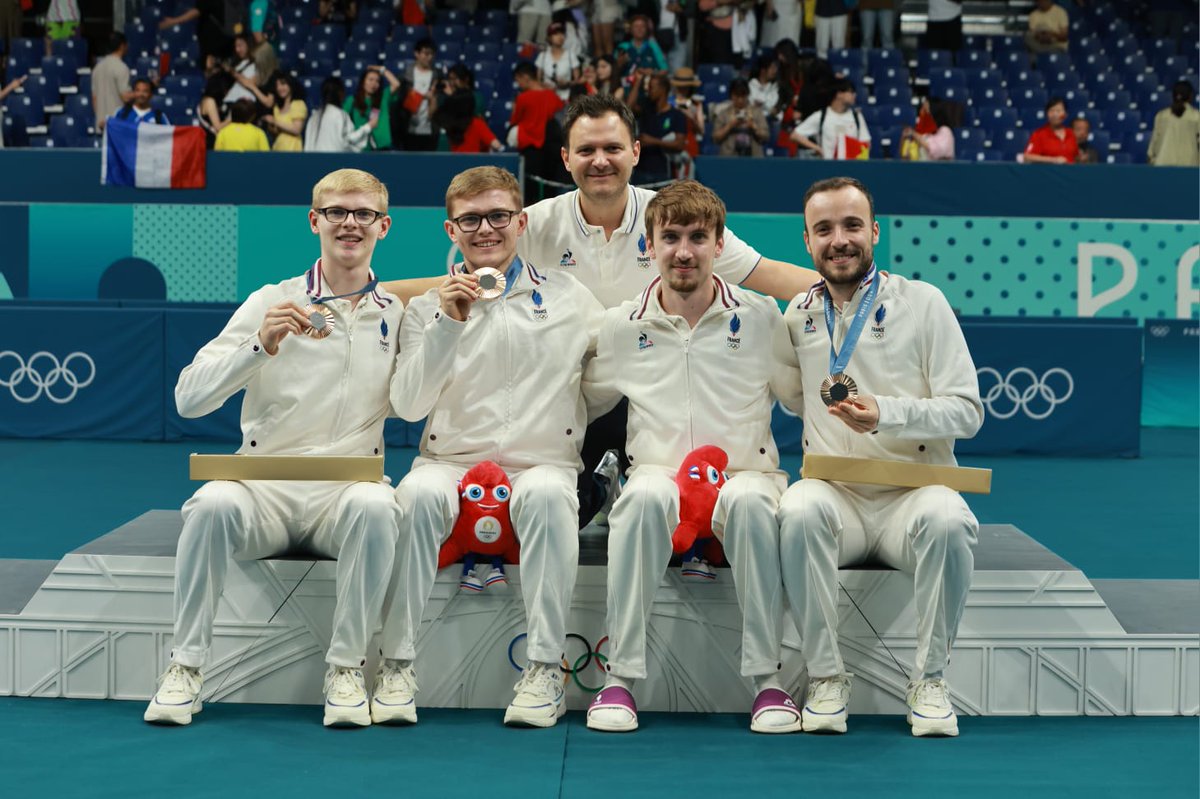 Qu'ils sont beaux nos champions ! 🥉

#TeamFrance 🇫🇷

📸 Rémy Gros