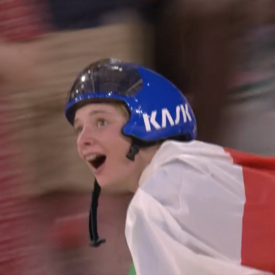 tuttalavjta's tweet photo. stupenda lei non ci sta capendo nulla un po' come me con le regole di questo sport
però OROOOO
#giochiolimpici https://t.co/p6cAeyQzXY