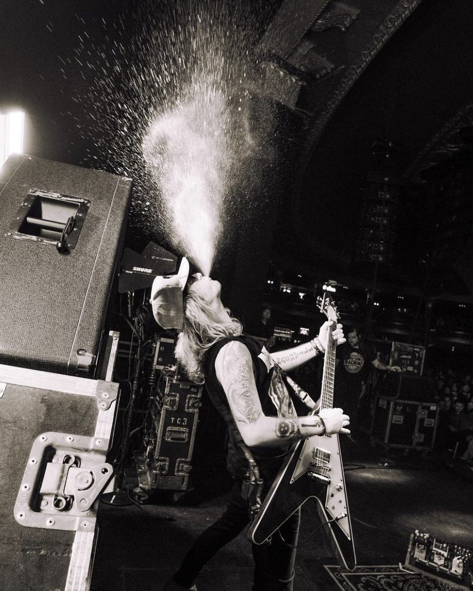 thecadillac3's tweet photo. How we’re feeling about Country Fuzz Fest being ONE WEEK away 🤘 Get ready to rock August 16 and 17 at @shedjukejoint! Get your tickets now! https://t.co/5i4gQG9txe https://t.co/vRqopAd3Bx