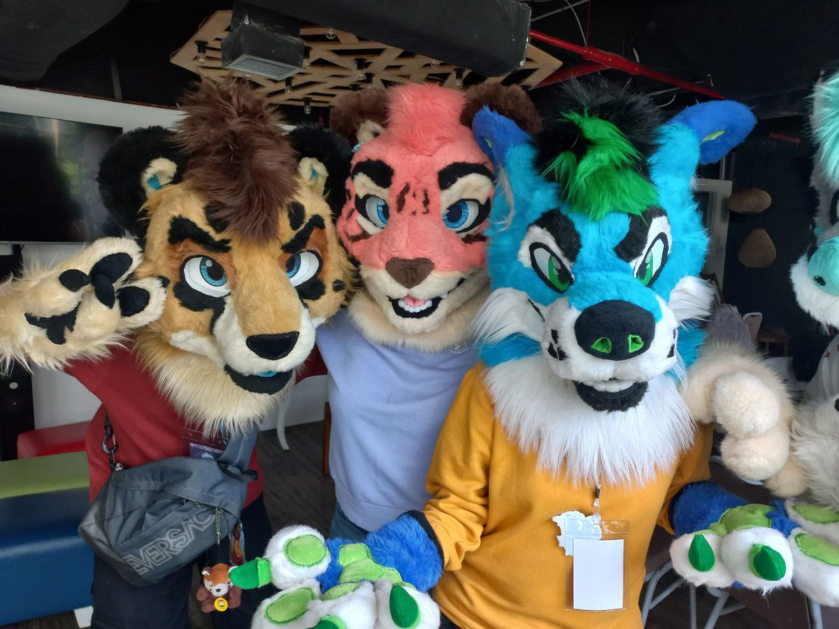 Vulpes_Paw Fursuit tweet media