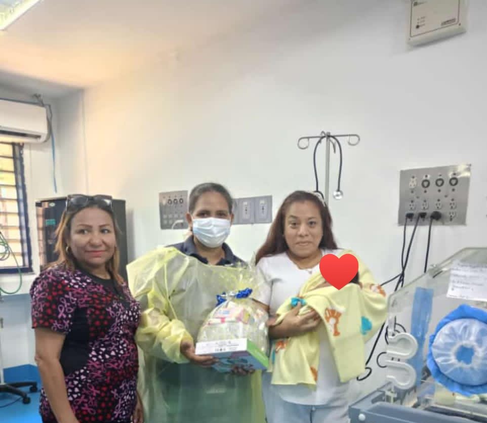 Gracias por permitirnos ayudar a la BB prematura 🙏♥️ 
Y por la invitación para estar en la charla especial de la Lactancia Materna exclusiva.
#fundacion #venezuela #ayudasocial 
<a href="/AnonMundial/">αηση мυη∂ιαℓ</a> @arpacuatros