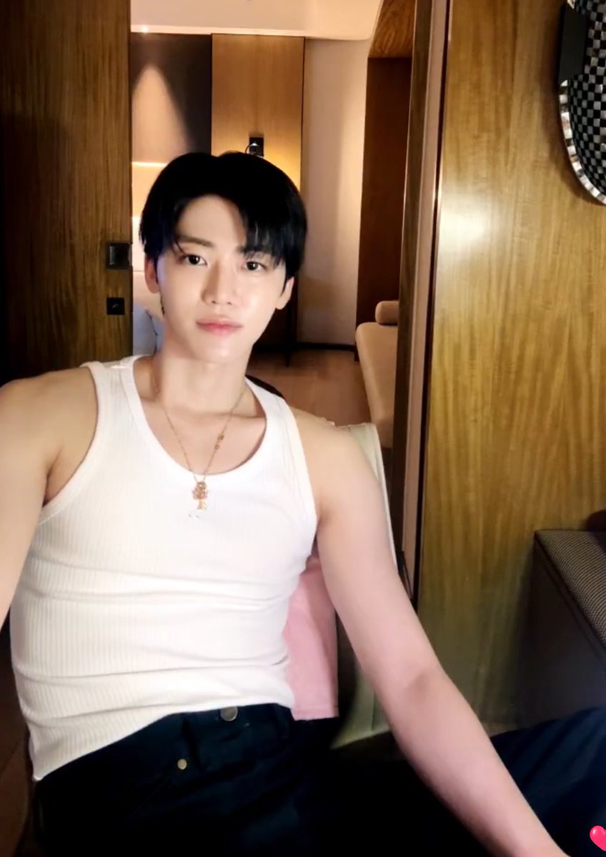 คำนำหน้า
○ ตัวพ่อ
○ แด๊ดดี้
○ตัวท็อป
○ปะปี๊
○เสี่ย
○ พี่สุดหล่อ
◉ ถูกทุกข้อ